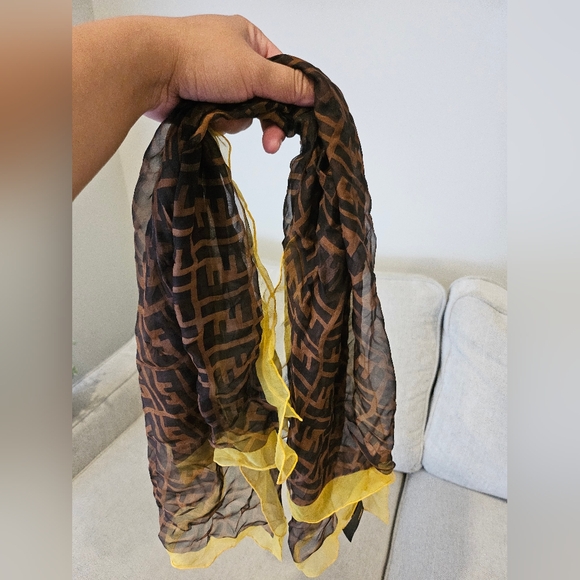 Authentic Fendi silk scarf - Picture 12 of 12